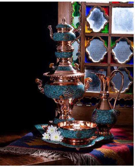 سماور فیروزه‌کوبی دست‌ساز اصفهانی، سایز 55 سانتی‌متر، ترکیب مس و فیروزه با طرح سنتی