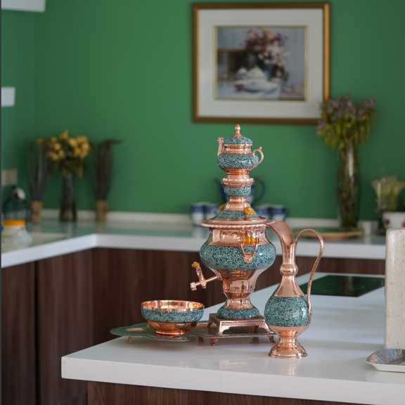 سماور فیروزه‌کوبی دست‌ساز اصفهانی، سایز 65 سانتی‌متر، ترکیب مس و فیروزه با طرح سنتی